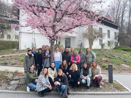 Der Lehrgang 'Eltern kompetent begleiten' ist in St. Arbogast erfolgreich gestartet: 20 motivierte Frauen erweitern und vertiefen ihre Kompetenzen in der Elternbildung – mit viel Freude und Engagement. / Elternbildung Der Lehrgang 'Eltern kompetent begleiten' ist in St. Arbogast erfolgreich gestartet: 20 motivierte Frauen erweitern und vertiefen ihre Kompetenzen in der Elternbildung – mit viel Freude und Engagement.